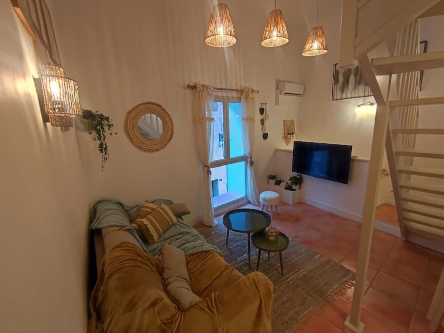 Appartement Cosy 2/4 Personnes La Roquebrussanne Εξωτερικό φωτογραφία