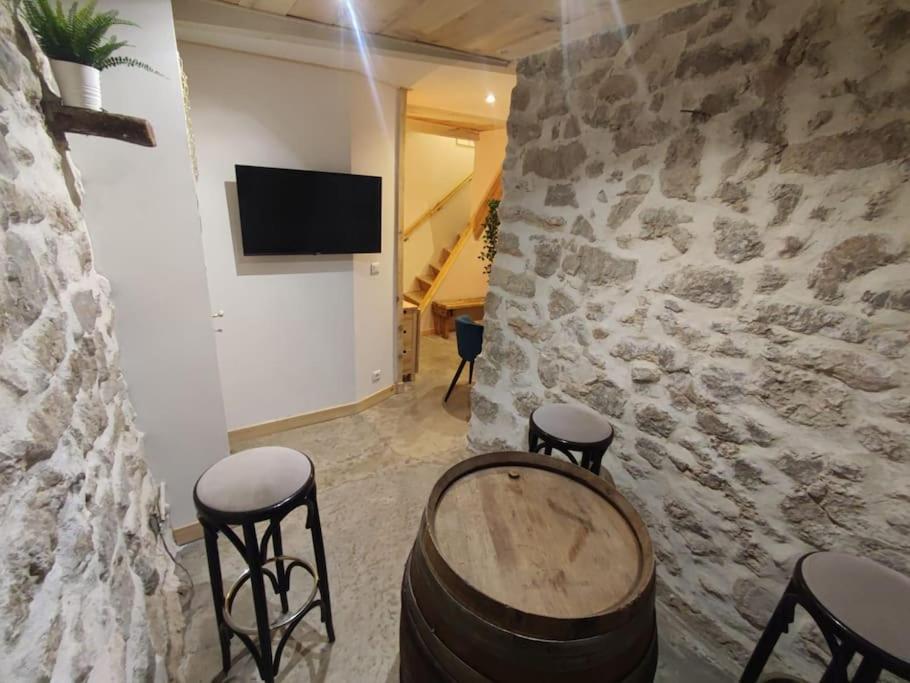 Appartement Cosy 2/4 Personnes La Roquebrussanne Εξωτερικό φωτογραφία